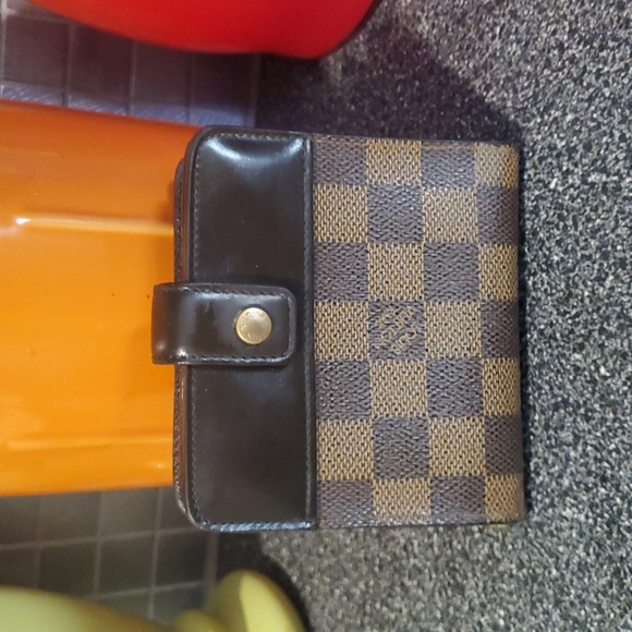 Louis Vuitton Damier Ebone Comact Wallet - Picture 14 of 14